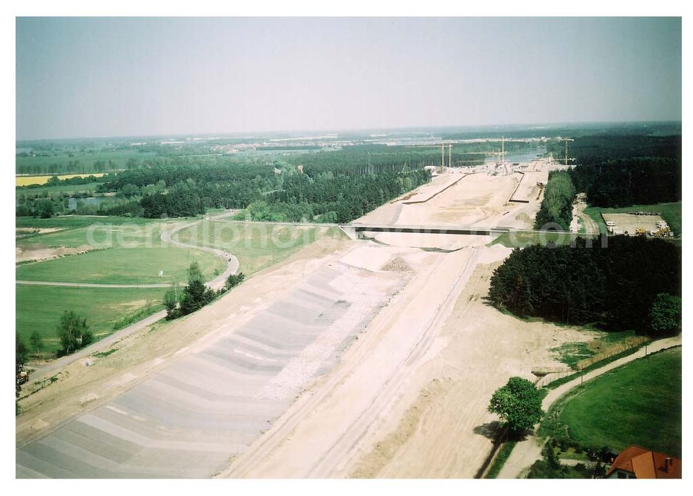 Hohenwarthe from the bird's eye view: Bau des Anschlußbereiches zur Bücke des Elbe-Havel-Kanales über die Elbe am Wasserstraßenkreuz Magdeburg.