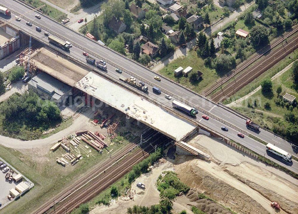 Aerial image Königs Wusterhausen - Bau der Autobahnbrücke (A10) über die Bahnlinie zwischen Königs Wusterhausen und Wildau - ein Projekt der SCHÄLERBAU BERLIN GmbH.