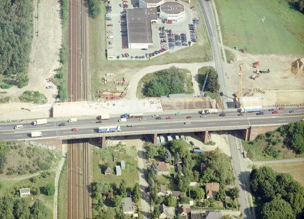 Königs Wusterhausen from the bird's eye view: Bau der Autobahnbrücke (A10) über die Bahnlinie zwischen Königs Wusterhausen und Wildau - ein Projekt der SCHÄLERBAU BERLIN GmbH.