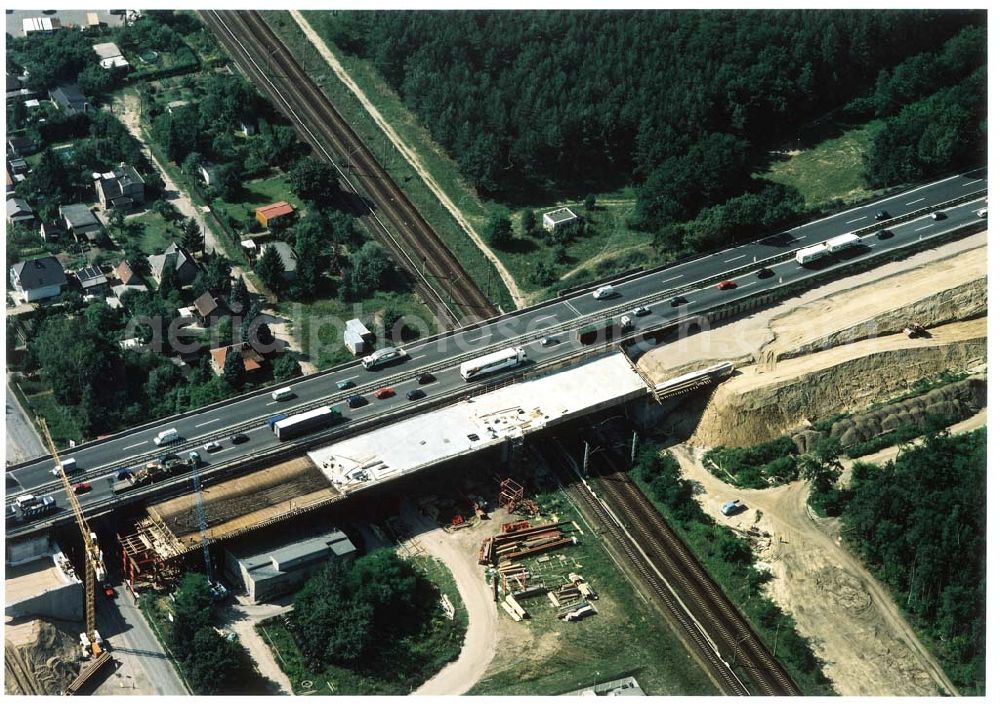 Aerial image Königs Wusterhausen - Bau der Autobahnbrücke (A10) über die Bahnlinie zwischen Königs Wusterhausen und Wildau - ein Projekt der SCHÄLERBAU BERLIN GmbH.