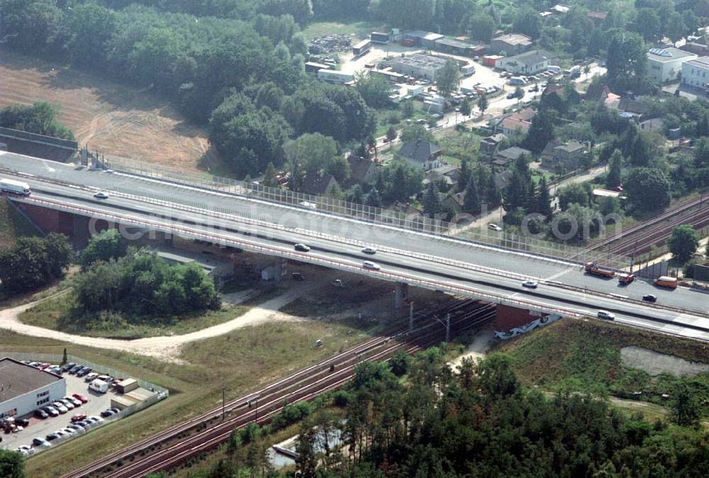 Königs Wusterhausen from the bird's eye view: Bau der Autobahnbrücke (A10) über die Bahnlinie zwischen Königs Wusterhausen und Wildau - ein Projekt der SCHÄLERBAU BERLIN GmbH.