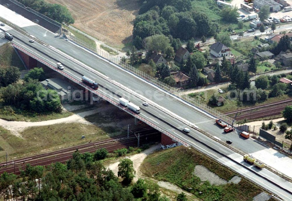 Aerial image Königs Wusterhausen - Bau der Autobahnbrücke (A10) über die Bahnlinie zwischen Königs Wusterhausen und Wildau - ein Projekt der SCHÄLERBAU BERLIN GmbH.