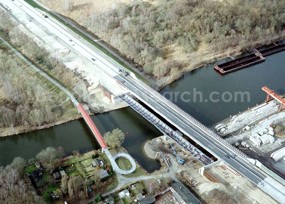 Königs Wusterhausen from the bird's eye view: Bau der Autobahnbrücke (A10) über die Dahme in Königs Wusterhausen - ein Projekt der SCHÄLERBAU BERLIN GmbH.