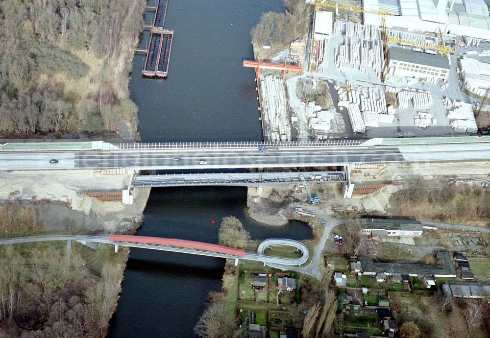 Aerial image Königs Wusterhausen - Bau der Autobahnbrücke (A10) über die Dahme in Königs Wusterhausen - ein Projekt der SCHÄLERBAU BERLIN GmbH.