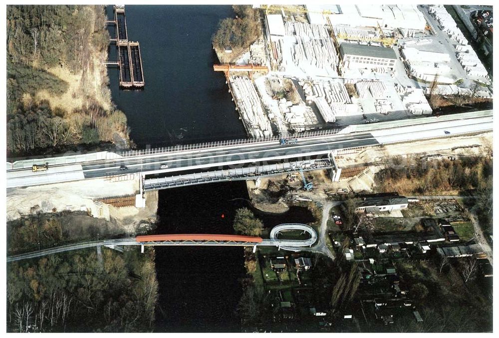 Aerial photograph Königs Wusterhausen - Bau der Autobahnbrücke (A10) über die Dahme in Königs Wusterhausen - ein Projekt der SCHÄLERBAU BERLIN GmbH.