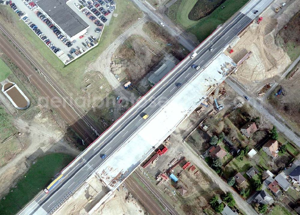 Königs Wusterhausen from the bird's eye view: Bau der Autobahnbrücke (A10) über die Dahme in Königs Wusterhausen - ein Projekt der SCHÄLERBAU BERLIN GmbH.