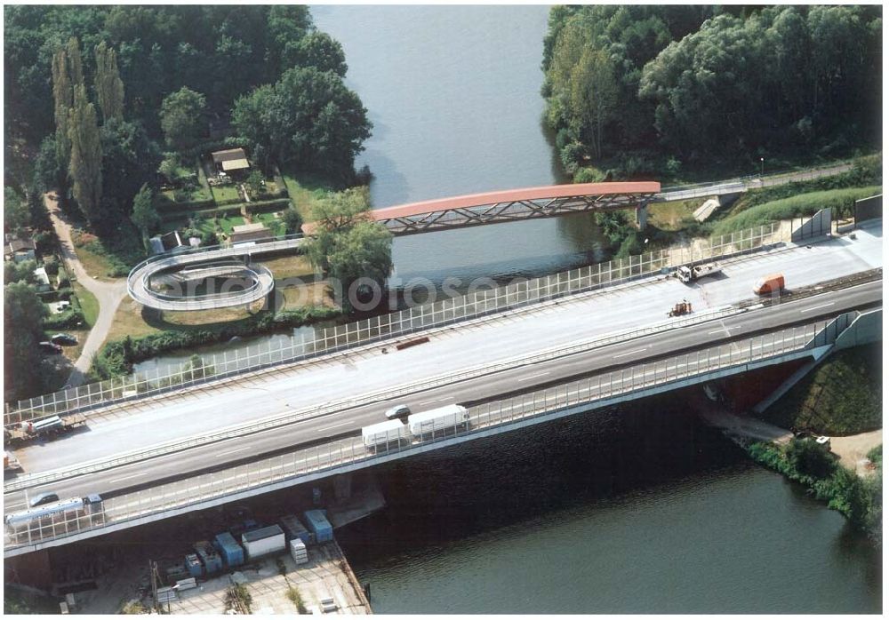 Königs Wusterhausen from above - Bau der Autobahnbrücke (A10) über die Dahme in Königs Wusterhausen - ein Projekt der SCHÄLERBAU BERLIN GmbH. 09.09.2002