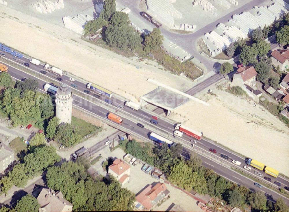 Aerial photograph Königs Wusterhausen - Bau der Autobahnbrücke (A10) über die Straße zwischen Königs Wusterhausen und Niederlehme - ein Projekt der SCHÄLERBAU BERLIN GmbH.