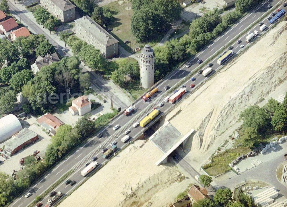 Aerial photograph Königs Wusterhausen - Bau der Autobahnbrücke (A10) über die Straße zwischen Königs Wusterhausen und Niederlehme - ein Projekt der SCHÄLERBAU BERLIN GmbH.