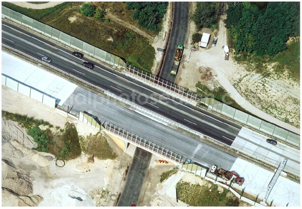 Aerial photograph Königs Wusterhausen - Bau der Autobahnbrücke (A10) über die Straße zwischen Königs Wusterhausen und Niederlehme - ein Projekt der SCHÄLERBAU BERLIN GmbH. 09.09.2002