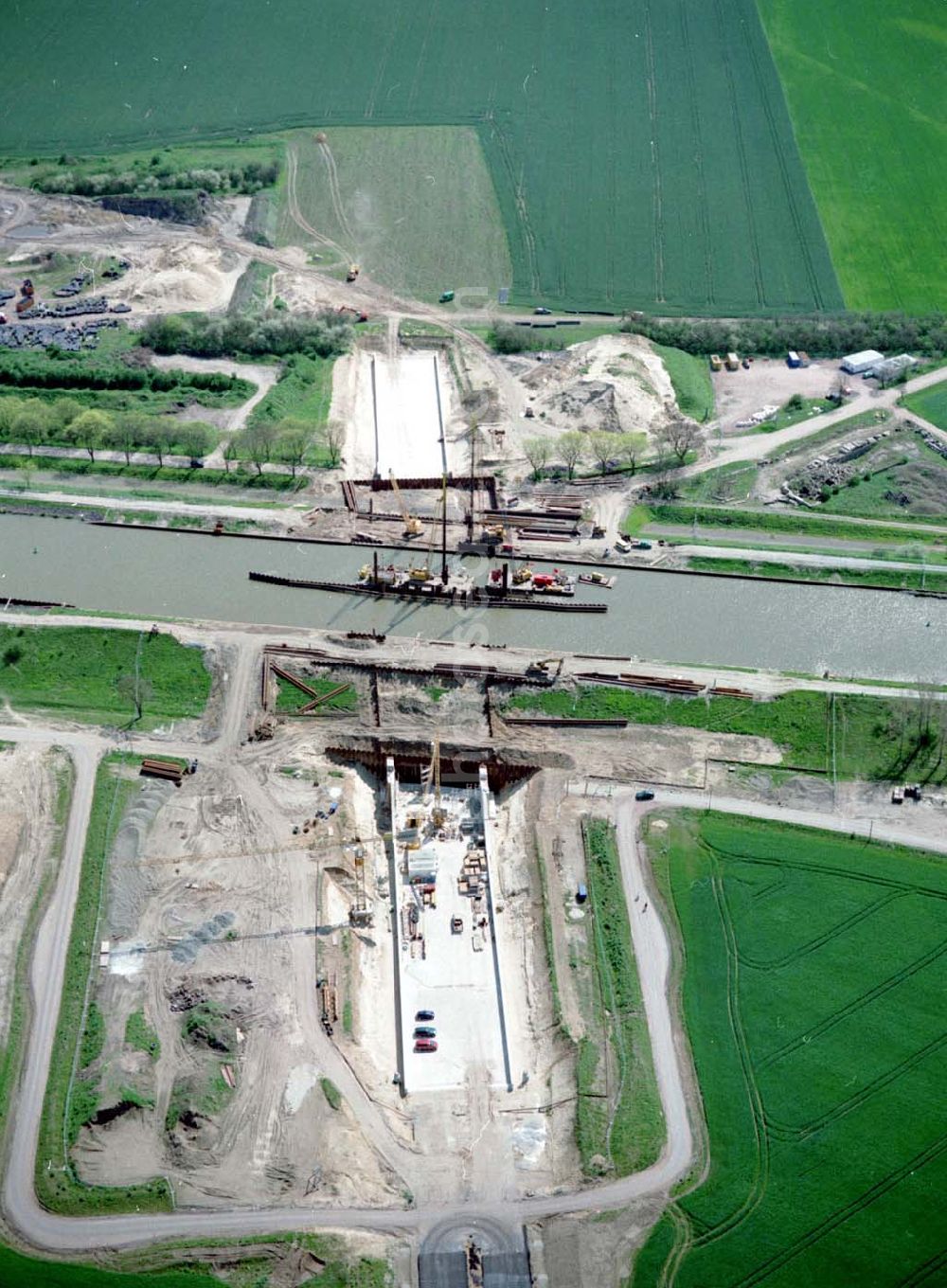 Aerial photograph südlich von Jersleben - Bau der Autobahnunterführung am Mittellandkanal.