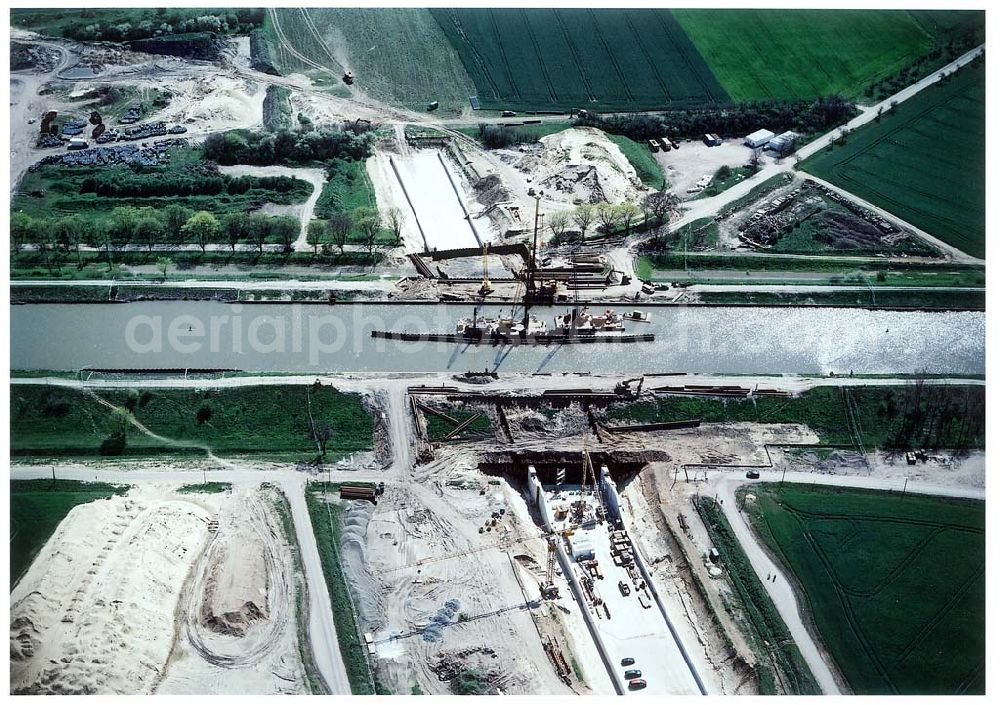 südlich von Jersleben from above - Bau der Autobahnunterführung am Mittellandkanal.