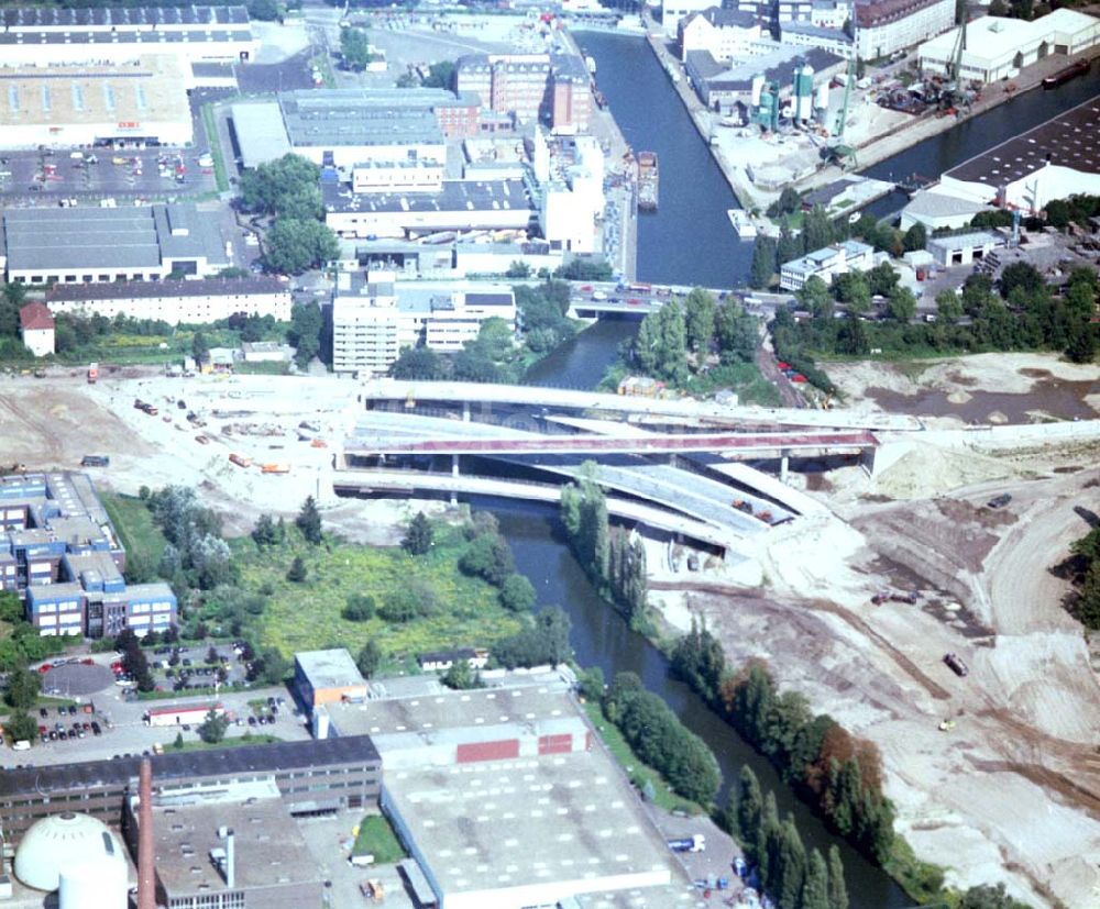 Berlin - Neukölln from above - 20.08.2002 Bau der A113 am Bereich Grenzallee-Britzer Zweigkanal in Berlin - Britz (zu Neukölln)