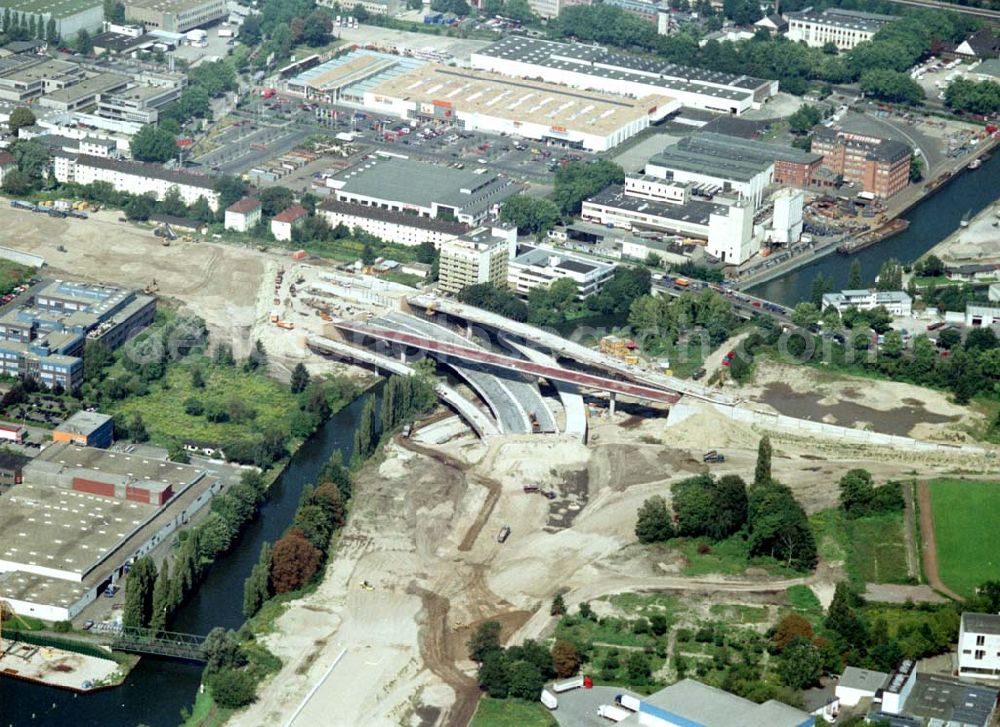 Aerial image Berlin - Neukölln - 20.08.2002 Bau der A113 am Bereich Grenzallee-Britzer Zweigkanal in Berlin - Britz (zu Neukölln)