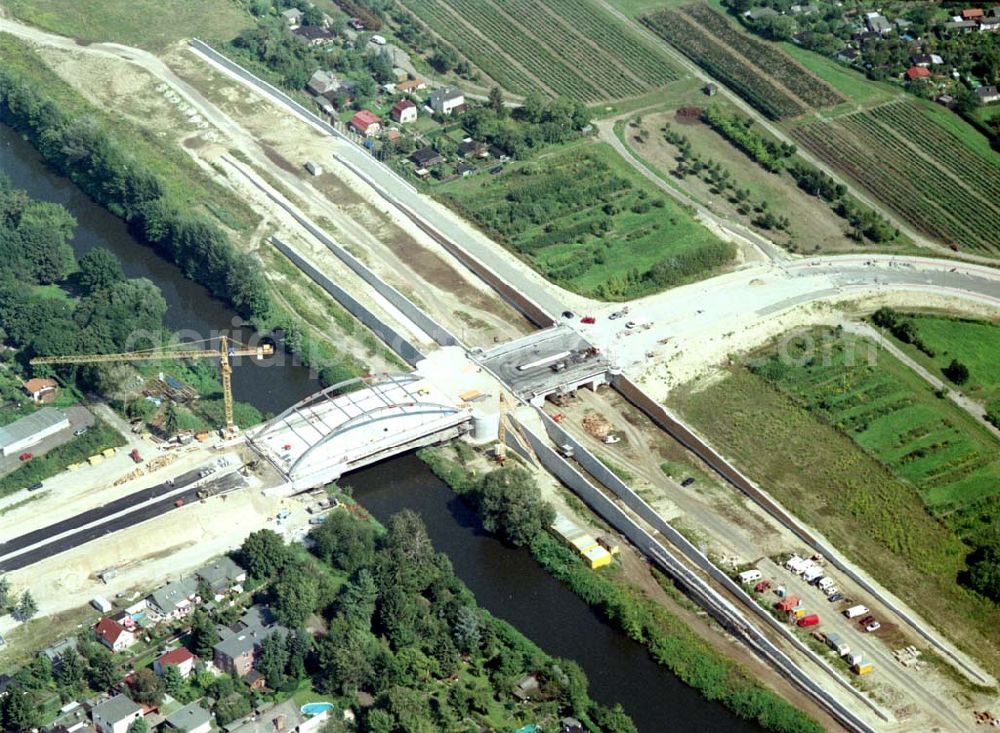 Berlin - Neukölln from above - 20.08.2002 Bau der A113 am Bereich Grenzallee-Britzer Zweigkanal in Berlin - Britz (zu Neukölln)