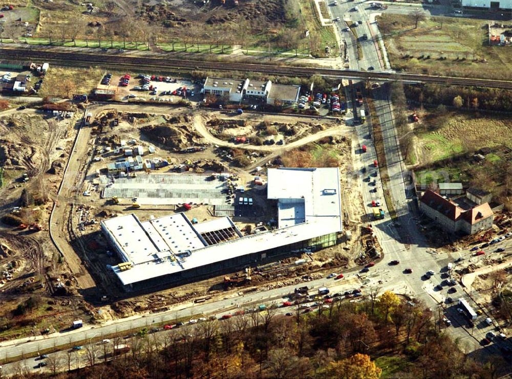 Berlin - Marzahn - Biesdorf from the bird's eye view: Bau der BMW - Niederlassung an der B1 in Berlin - Biesdorf