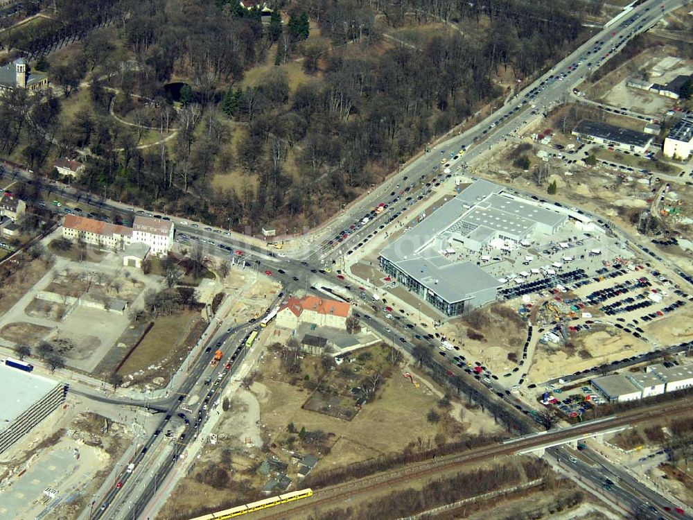 Berlin - MARZAHN from the bird's eye view: Bau der BMW-Niederlassung an der B1 in Berlin-Biesdorf. 22.03.03