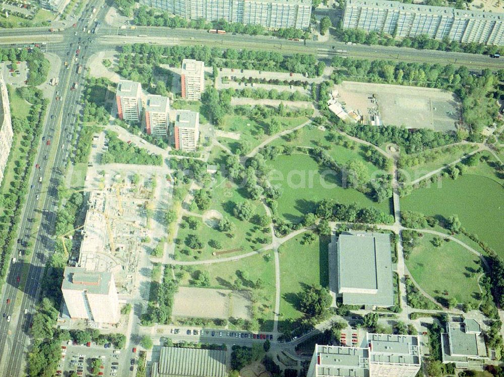 Aerial image Berlin - Lichtenberg - Bau eines Büro- und Geschäftscenters am Fennpfuhl in Berlin - Lichtenberg.