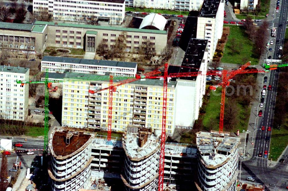 Berlin from above - 29.03.1995 Bau Büro- und Geschäftshaus am S-Bahnhof Jannowitzbrücke