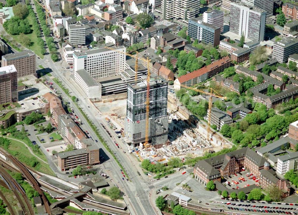 Hamburg from above - Bau eines Büro- und Geschäftshauses an der Hamburger Altstadt durch die Firma IMBAU.