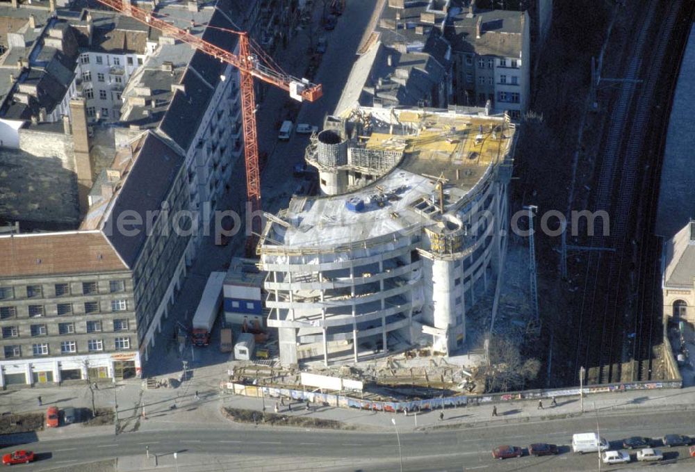 Aerial image Berlin - PRENZLAUER BERG - Bau eines Büro- und Geschäftshauses an der Prenzlauer Allee in Berlin-Prenzlauer Berg. 1995