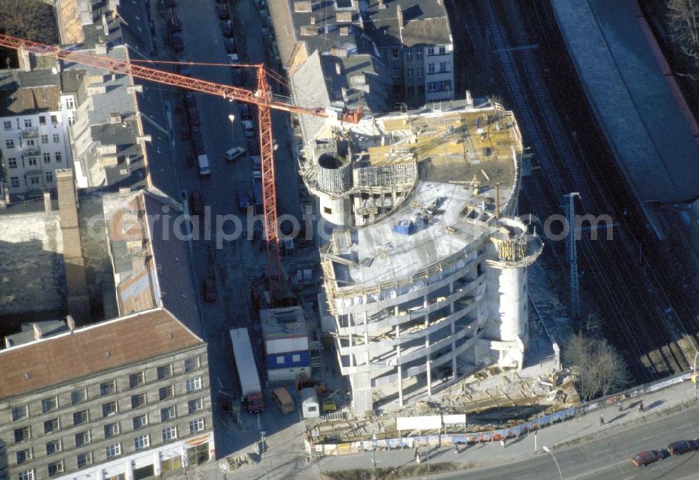 Aerial photograph Berlin - PRENZLAUER BERG - Bau eines Büro- und Geschäftshauses an der Prenzlauer Allee in Berlin-Prenzlauer Berg. 1995