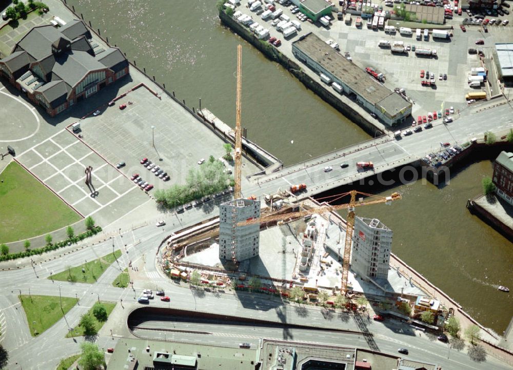 Aerial photograph Hamburg - Bau eines Büro- und Geschäftshauses an den Speichern der Hamburger Altstadt durch die Firma IMBAU.