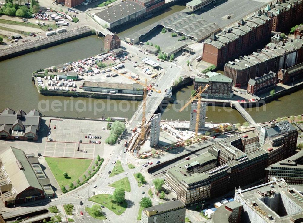 Hamburg from above - Bau eines Büro- und Geschäftshauses an den Speichern der Hamburger Altstadt durch die Firma IMBAU.