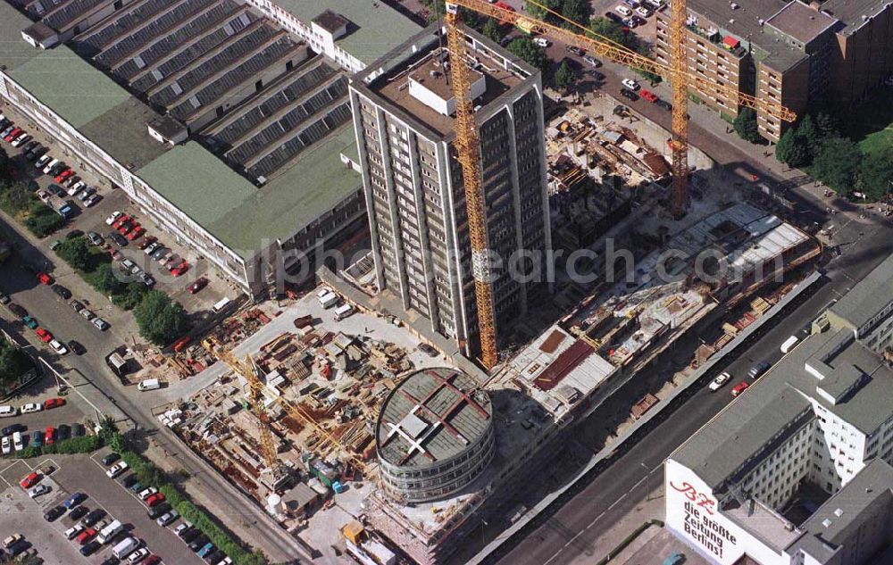 Berlin-Kreuzberg from the bird's eye view: Bau Bürohochhaus an der Kochstraße.