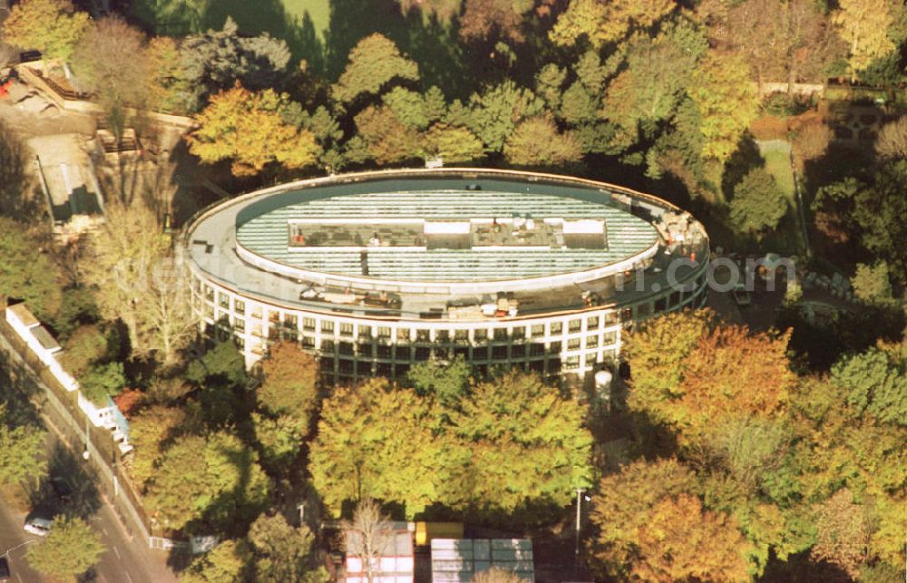 Berlin - Tiergarten from above - Bau des Bundespräsidialamtes am Schloß Bellevue im Berliner Tiergarten.