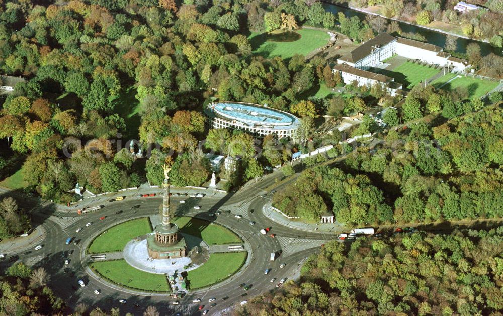 Berlin - Tiergarten from above - Bau des Bundespräsidialamtes am Schloß Bellevue im Berliner Tiergarten.