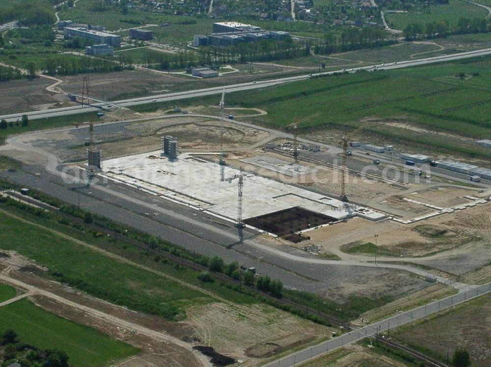 Aerial photograph Frankfurt / Oder - Bau der Chipfabrik in Frankfurt / Oder an der Autobahn.