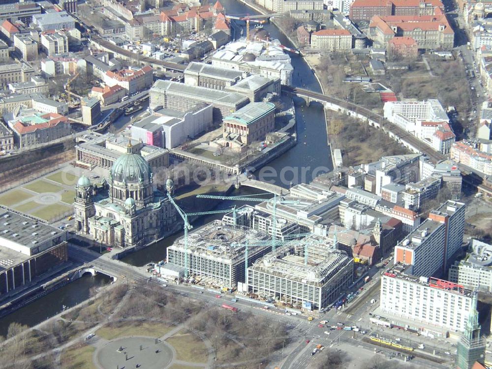 Berlin - Mitte from the bird's eye view: Bau des Domaquarees am Berliner Dom in Berlin - Mitte. Eine Projekt der DIFA Hamburg.13.03.2003