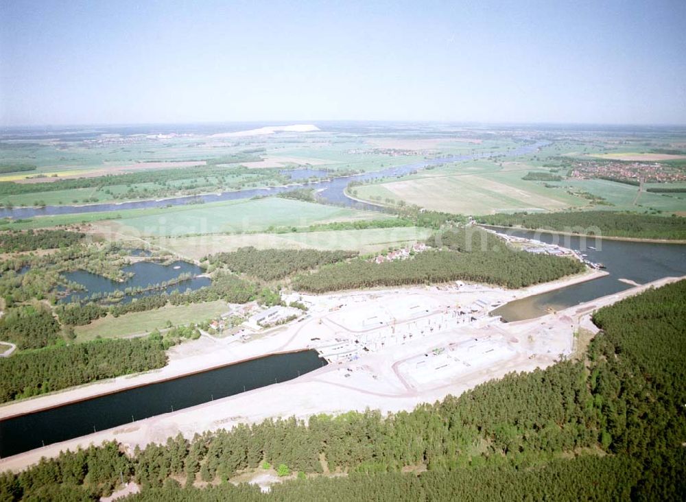 Hohenwarthe / Sachsen - Anhalt from the bird's eye view: Bau der Doppelschleuse Hohenwarthe und Ausbau des Elbe-Havel-Kanales am Wasserstraßenkreuz Magdeburg - östlich von Hohenwarthe in Sachsen - Anhalt.Ein Projekt des: Wasserstraßen-Neubauamt Magdeburg Frau Roskoden Kleiner Werder 5c 39114 MAGDEBURG Tel.: 0391-5352168