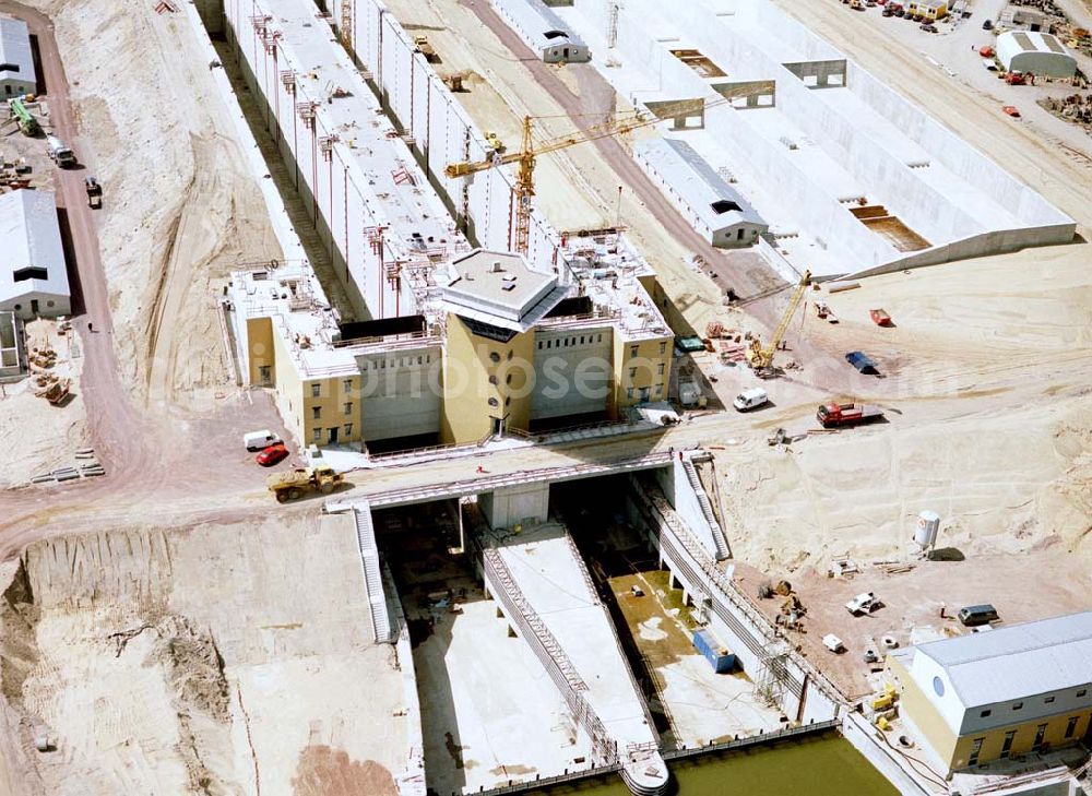 Aerial photograph Hohenwarthe / Sachsen - Anhalt - Bau der Doppelschleuse Hohenwarthe und Ausbau des Elbe-Havel-Kanales am Wasserstraßenkreuz Magdeburg - östlich von Hohenwarthe in Sachsen - Anhalt.Ein Projekt des: Wasserstraßen-Neubauamt Magdeburg Frau Roskoden Kleiner Werder 5c 39114 MAGDEBURG Tel.: 0391-5352168