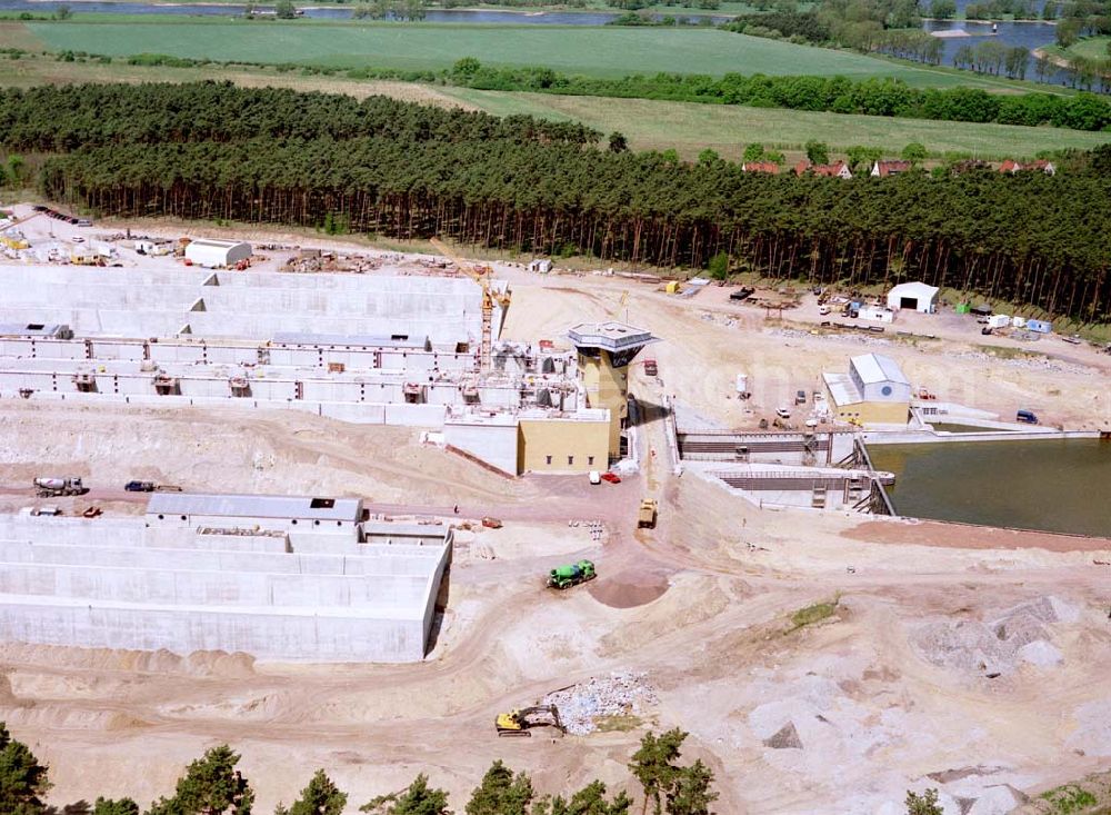 Hohenwarthe / Sachsen - Anhalt from above - Bau der Doppelschleuse Hohenwarthe und Ausbau des Elbe-Havel-Kanales am Wasserstraßenkreuz Magdeburg - östlich von Hohenwarthe in Sachsen - Anhalt.Ein Projekt des: Wasserstraßen-Neubauamt Magdeburg Frau Roskoden Kleiner Werder 5c 39114 MAGDEBURG Tel.: 0391-5352168