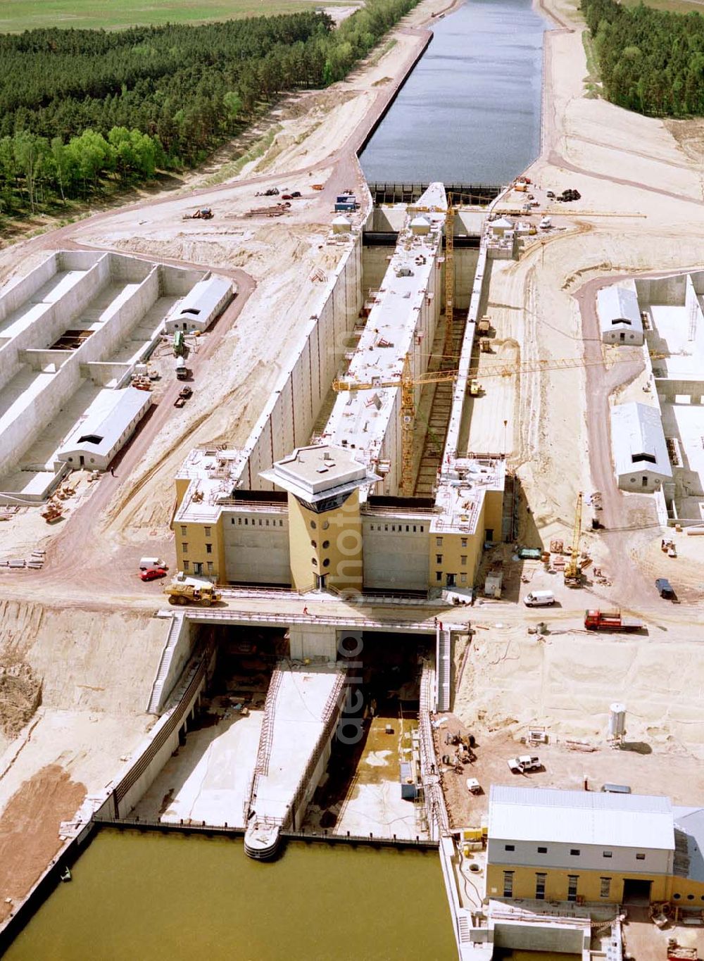 Aerial image Hohenwarthe / Sachsen - Anhalt - Bau der Doppelschleuse Hohenwarthe und Ausbau des Elbe-Havel-Kanales am Wasserstraßenkreuz Magdeburg - östlich von Hohenwarthe in Sachsen - Anhalt.Ein Projekt des: Wasserstraßen-Neubauamt Magdeburg Frau Roskoden Kleiner Werder 5c 39114 MAGDEBURG Tel.: 0391-5352168