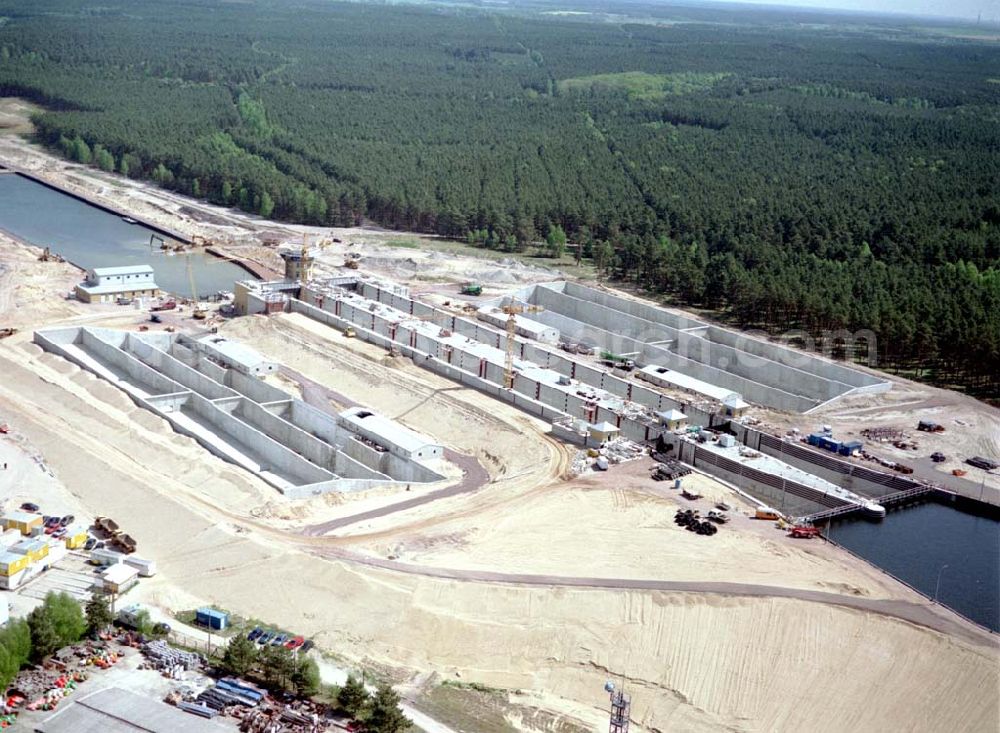 Hohenwarthe / Sachsen - Anhalt from the bird's eye view: Bau der Doppelschleuse Hohenwarthe und Ausbau des Elbe-Havel-Kanales am Wasserstraßenkreuz Magdeburg - östlich von Hohenwarthe in Sachsen - Anhalt.Ein Projekt des: Wasserstraßen-Neubauamt Magdeburg Frau Roskoden Kleiner Werder 5c 39114 MAGDEBURG Tel.: 0391-5352168