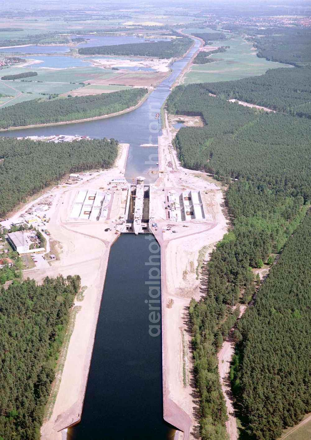 Hohenwarthe / Sachsen - Anhalt from above - Bau der Doppelschleuse Hohenwarthe und Ausbau des Elbe-Havel-Kanales am Wasserstraßenkreuz Magdeburg - östlich von Hohenwarthe in Sachsen - Anhalt.Ein Projekt des: Wasserstraßen-Neubauamt Magdeburg Frau Roskoden Kleiner Werder 5c 39114 MAGDEBURG Tel.: 0391-5352168