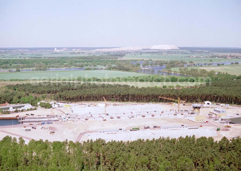 Hohenwarthe / Sachsen - Anhalt from above - Bau der Doppelschleuse Hohenwarthe und Ausbau des Elbe-Havel-Kanales am Wasserstraßenkreuz Magdeburg - östlich von Hohenwarthe in Sachsen - Anhalt.Ein Projekt des: Wasserstraßen-Neubauamt Magdeburg Frau Roskoden Kleiner Werder 5c 39114 MAGDEBURG Tel.: 0391-5352168