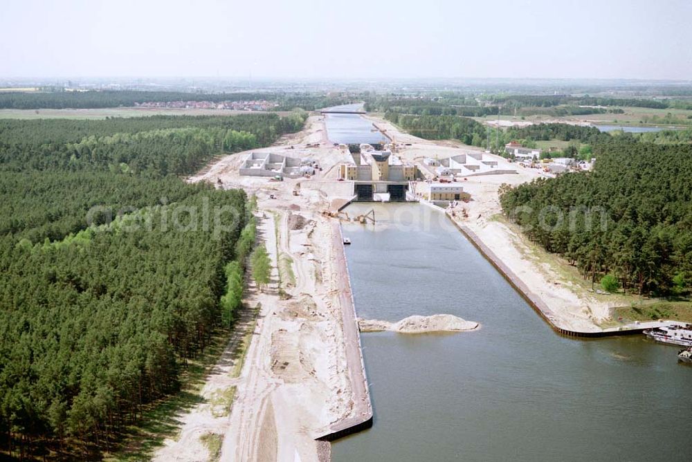 Hohenwarthe / Sachsen - Anhalt from the bird's eye view: Bau der Doppelschleuse Hohenwarthe und Ausbau des Elbe-Havel-Kanales am Wasserstraßenkreuz Magdeburg - östlich von Hohenwarthe in Sachsen - Anhalt.Ein Projekt des: Wasserstraßen-Neubauamt Magdeburg Frau Roskoden Kleiner Werder 5c 39114 MAGDEBURG Tel.: 0391-5352168