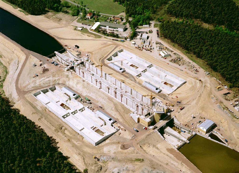 Hohenwarthe / Sachsen - Anhalt from the bird's eye view: Bau der Doppelschleuse Hohenwarthe und Ausbau des Elbe-Havel-Kanales am Wasserstraßenkreuz Magdeburg - östlich von Hohenwarthe in Sachsen - Anhalt.Ein Projekt des: Wasserstraßen-Neubauamt Magdeburg Frau Roskoden Kleiner Werder 5c 39114 MAGDEBURG Tel.: 0391-5352168