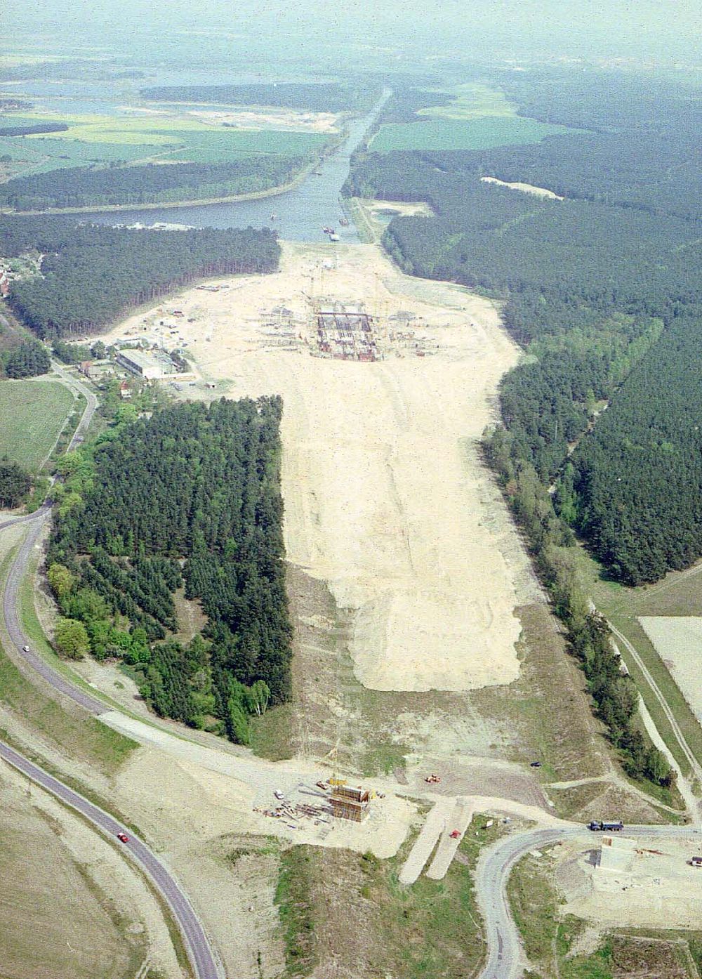 Aerial photograph Hohenwarthe - Bau der Doppelsparschleuse Hohenwarthe am Wasserstraßenkreuz Magdeburg.