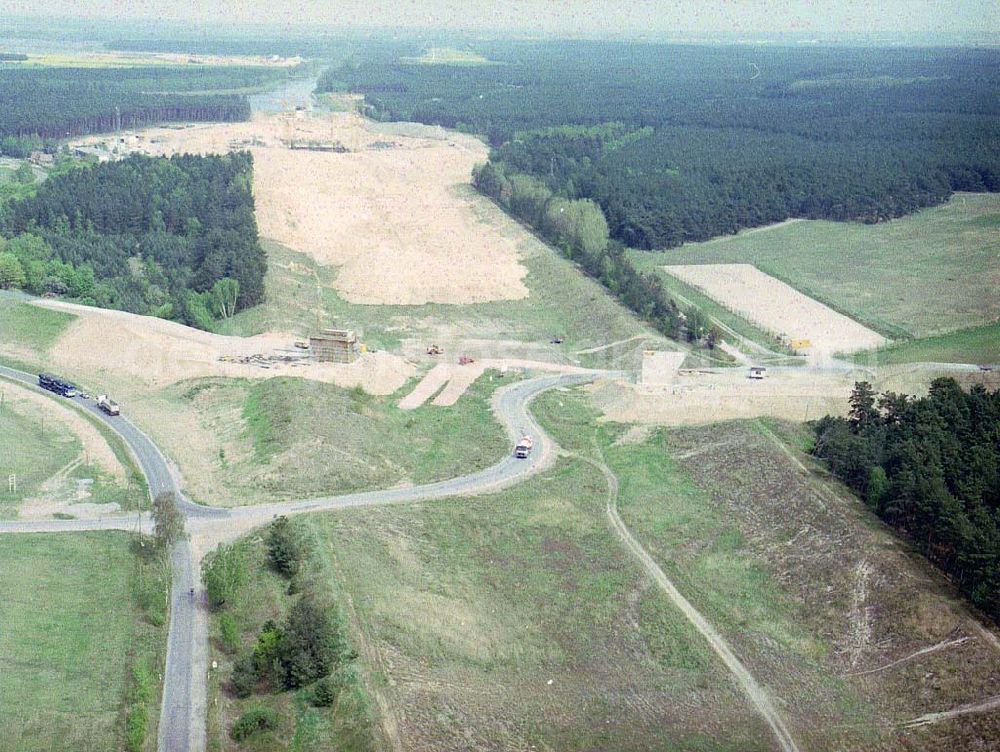 Aerial image Hohenwarthe - Bau der Doppelsparschleuse Hohenwarthe am Wasserstraßenkreuz Magdeburg.