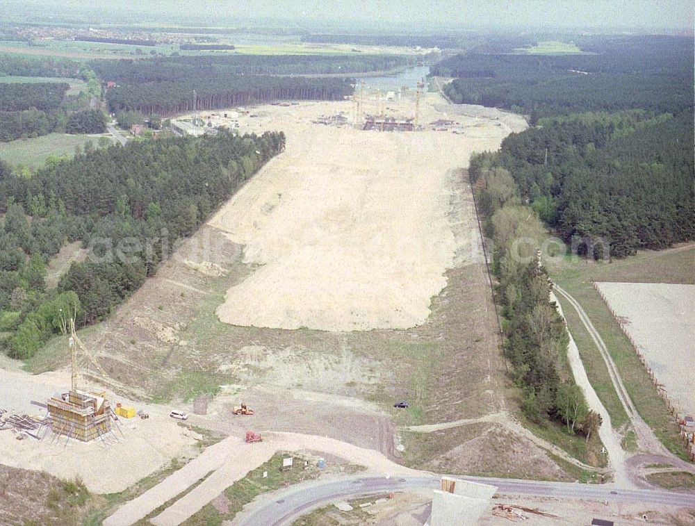 Aerial photograph Hohenwarthe - Bau der Doppelsparschleuse Hohenwarthe am Wasserstraßenkreuz Magdeburg.