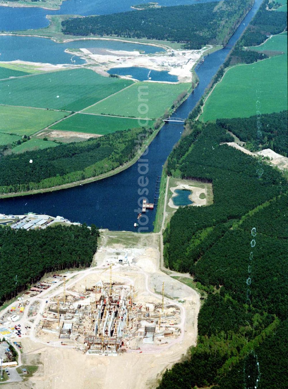 Aerial image Hohenwarthe - Bau der Doppelsparschleuse Hohenwarthe am Wasserstraßenkreuz Magdeburg.