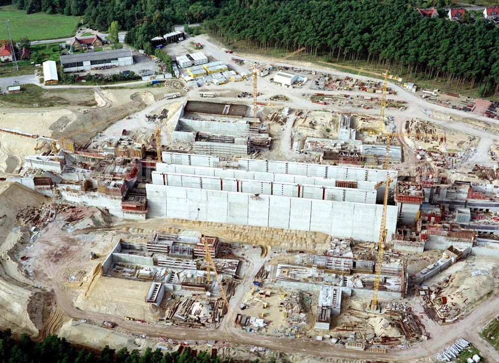 Aerial image Hohenwarthe - Bau der Doppelsparschleuse Hohenwarthe am Wasserstraßenkreuz Magdeburg.