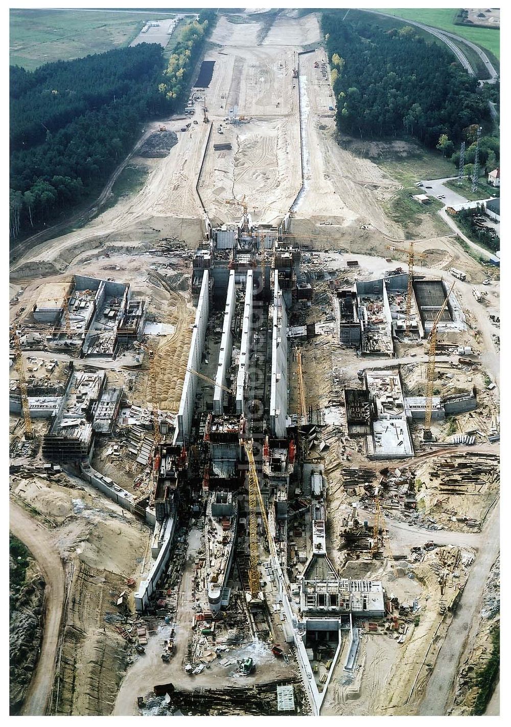 Aerial image Hohenwarthe - Bau der Doppelsparschleuse Hohenwarthe am Wasserstraßenkreuz Magdeburg.