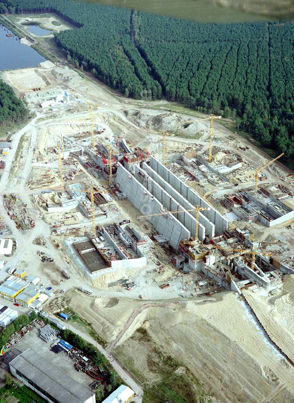 Aerial image Hohenwarthe - Bau der Doppelsparschleuse Hohenwarthe am Wasserstraßenkreuz Magdeburg.