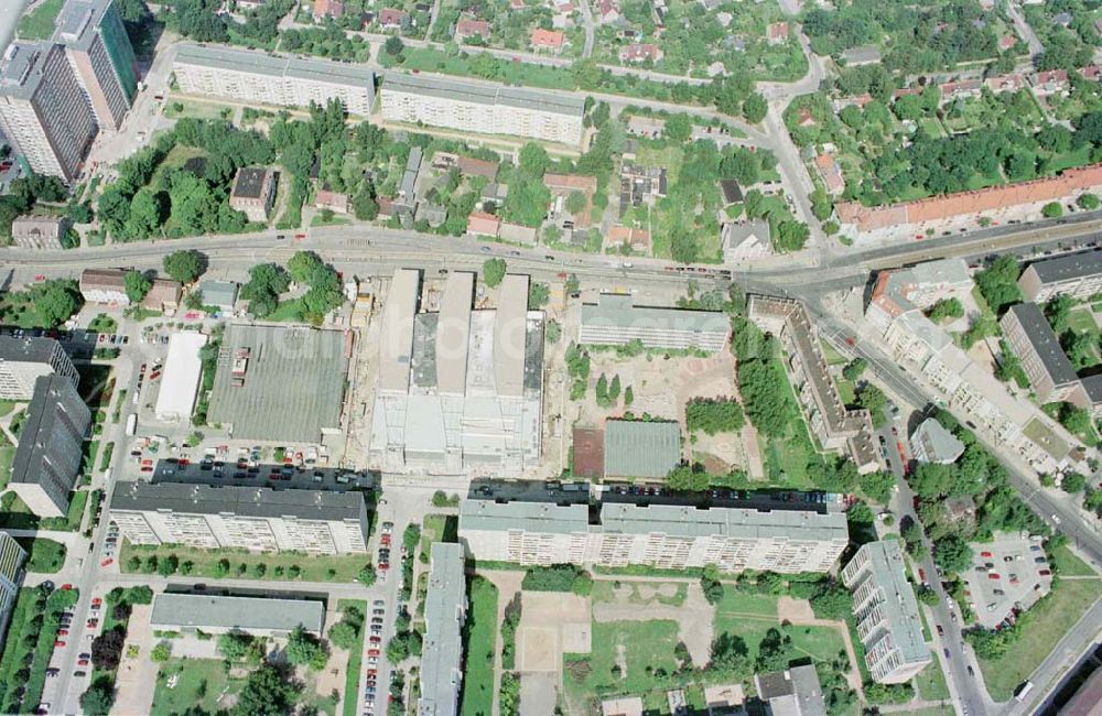 Aerial image Berlin - Hohenschönhausen - Bau des Einkaufs- und Dienstleistungszentrums Storchenhof der MÜBAU AG an der Hauptstraße in Berlin - Hohenschönhausen